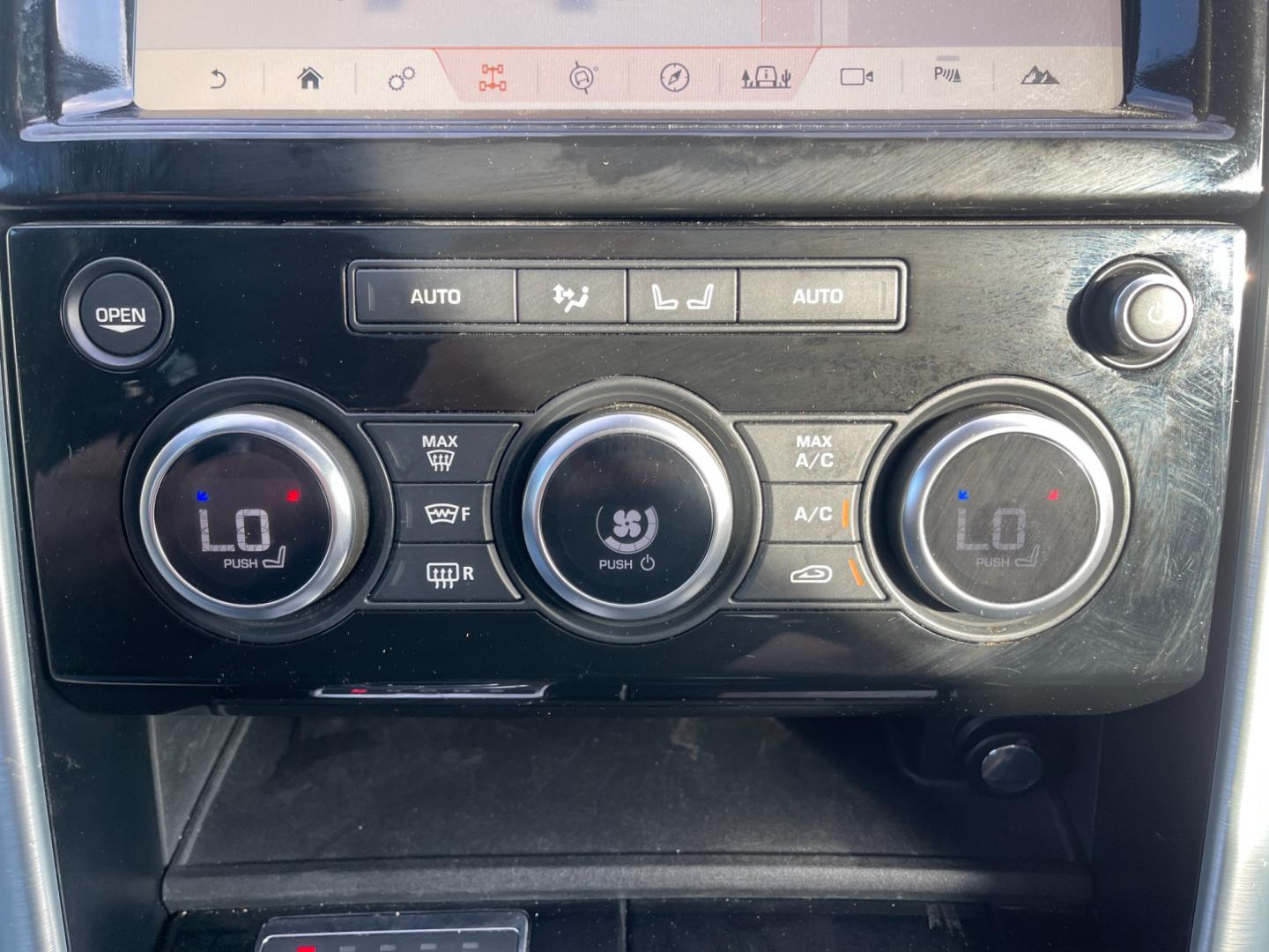 2018 Blue /Black Land Rover Discovery HSE (SALRR2RV5JA) with an 3.0L V6 DOHC 24V Supercharged engine, 8A transmission, located at 11115 Chardon Rd. , Chardon, OH, 44024, (440) 214-9705, 41.580246, -81.241943 - This 2018 Land Rover Discovery HSE is a luxurious and capable SUV that offers a blend of comfort, technology, and off-road prowess. With its 3.0L supercharged V6 engine, it produces 340 horsepower and is paired with an 8-speed automatic transmission. The interior features premium leather upholstery, - Photo#36